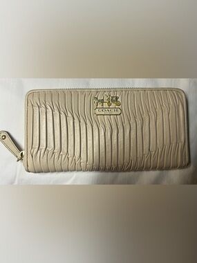 COACH CREAM IVORY LEATHER ZIP AROUND WALLET